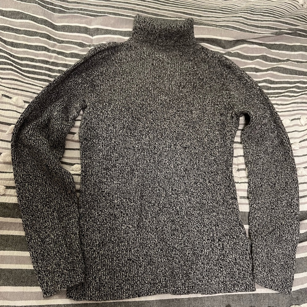Liz Claiborne Ladies Turtle Neck Sweater Size Large